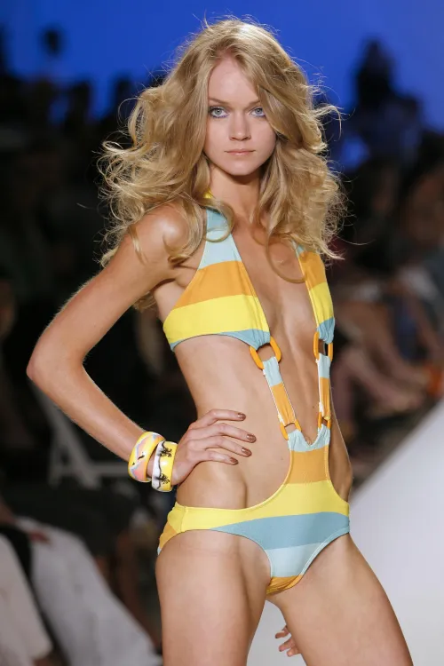 Thumbnail Runway Ready: Lindsay Ellingson in Leotard Fashion