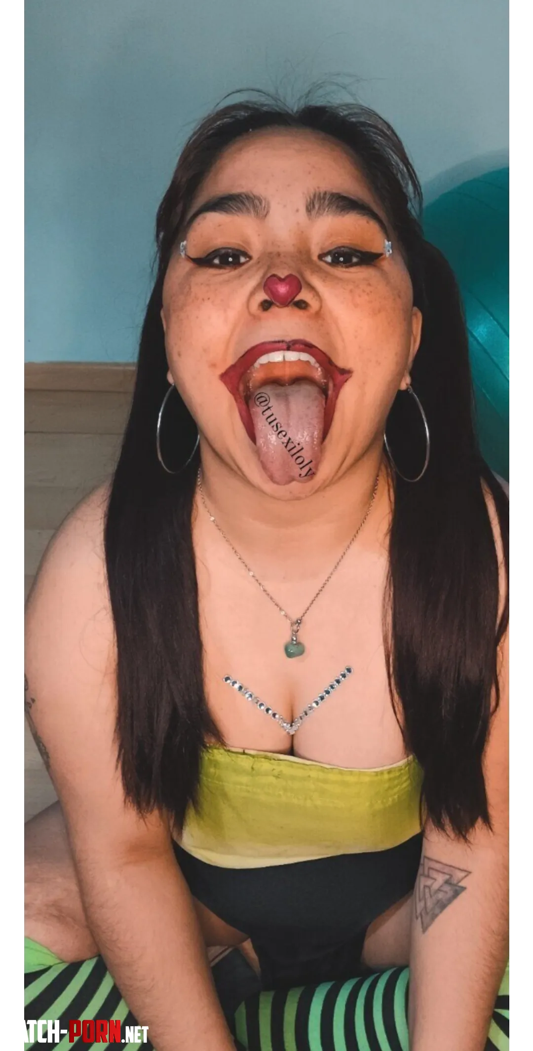You can already imagine the skills of this sexy clown  by lolyshons