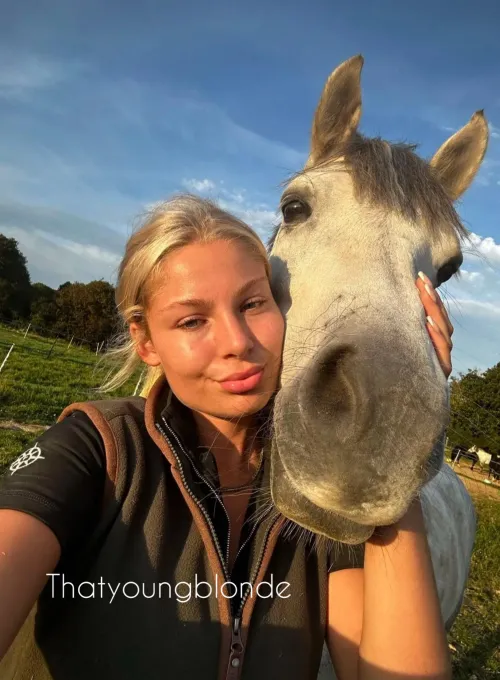 Thumbnail Best Friend Chronicles: Country Girl Bond