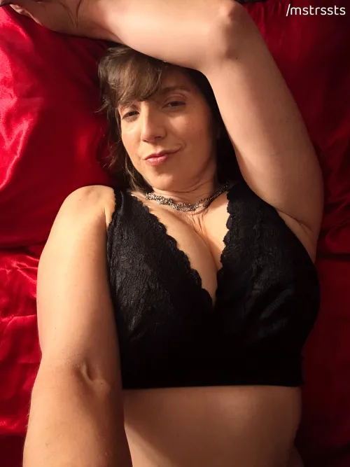 Thumbnail Coming to bed at 48 - AgedBeauty