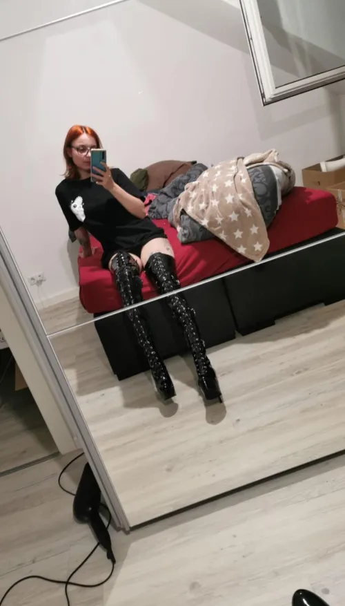 Thumbnail Are Sleeping in Heels Crazy? night_yena's Thoughts