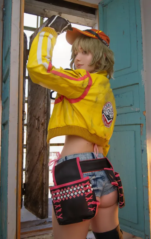 Thumbnail Cosplay Spotlight: Cindy Aurum from Final Fantasy XV by JyuSan | GWNerdy
