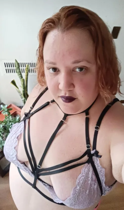 Thumbnail Sexy & Confident: Queen_Evaa Showcases in BBW