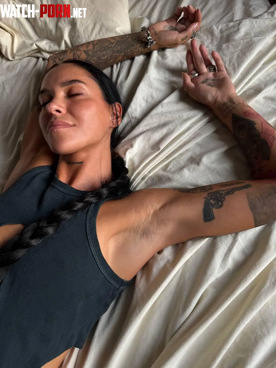 what this armpit makes you feel by helengem