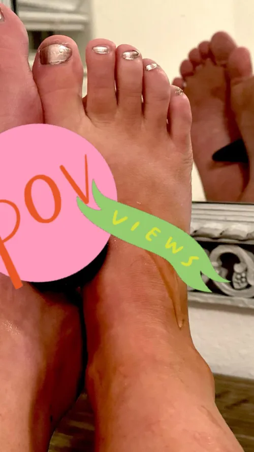 Thumbnail 'Message Me' - Dive into ButtsAndBareFeet Discourse | Fresh_Discussion502