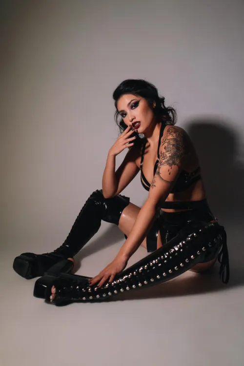 Thumbnail Mx Tomie Fan's Tribute: Mx Tomie's Amazing Feats in Boots Unveiled