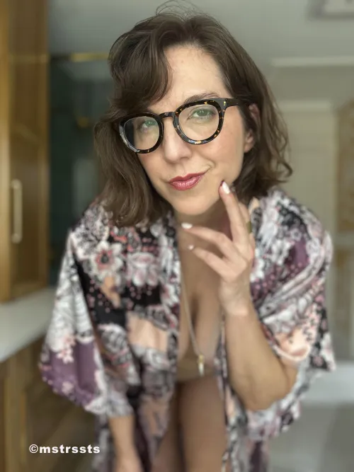 Thumbnail Exploring the Beauty of Older Women Through the Eyes of Mstrssts in AgedBeauty