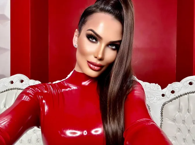 Thumbnail Delve into ShinyPorn with Mrs_utraviolence: Your Latex Mommy Awaits