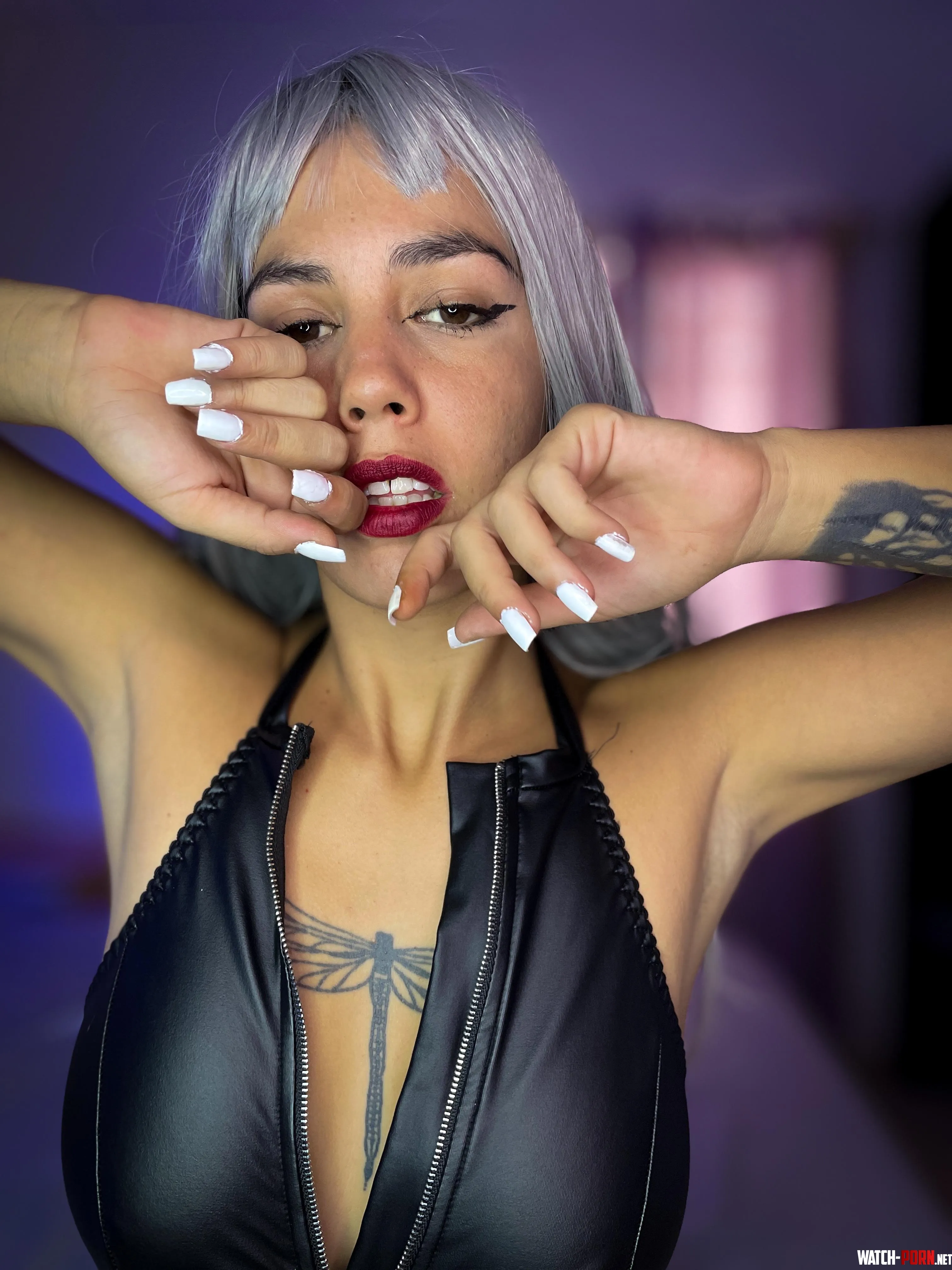 Sweaty armpits or clean armpits by MicaPanther