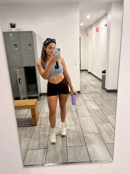 Thumbnail Exploring Sensuality: Mirror Selfies as Expressions