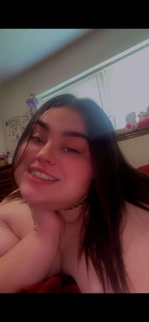 Thumbnail In One Word: Describe Chubby Beauty