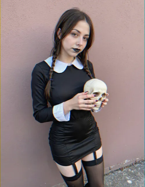 Thumbnail diazaamaia Captures Wednesday in a Stunning Cosplay Transformation