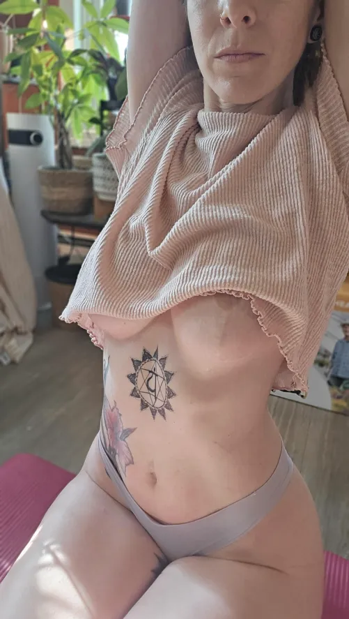 Thumbnail Morningg-sun's Morning Yoga Flow Revealed | SexyTummies