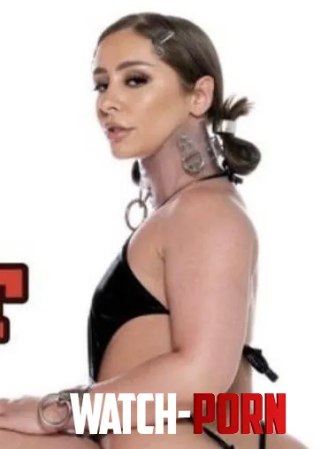 Does anyone know her name or username by moodphantom