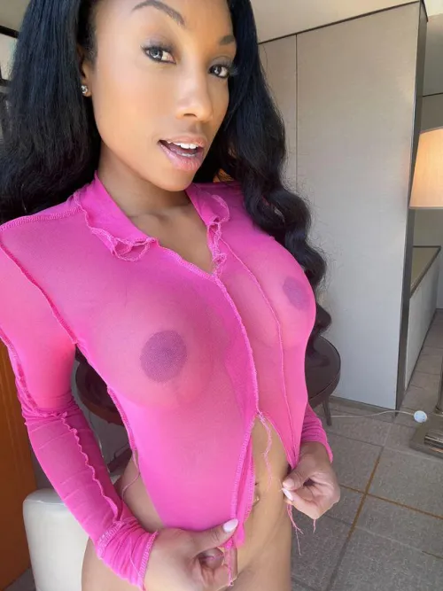 Thumbnail Revealing First Date Attire: Zoey-Jay's Nude Selfie