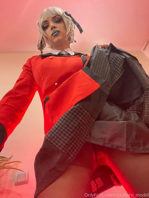 Thumbnail Octokuro's Mesmerizing Kirari Momobami Cosplay: A Dazzling Display
