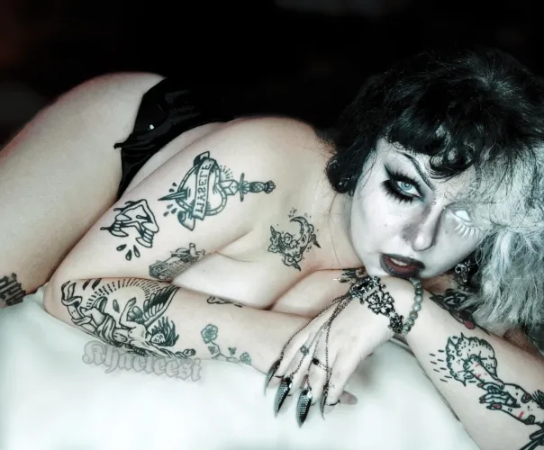 Thumbnail Khaeleesiforhire: October Transformation on altgonewild