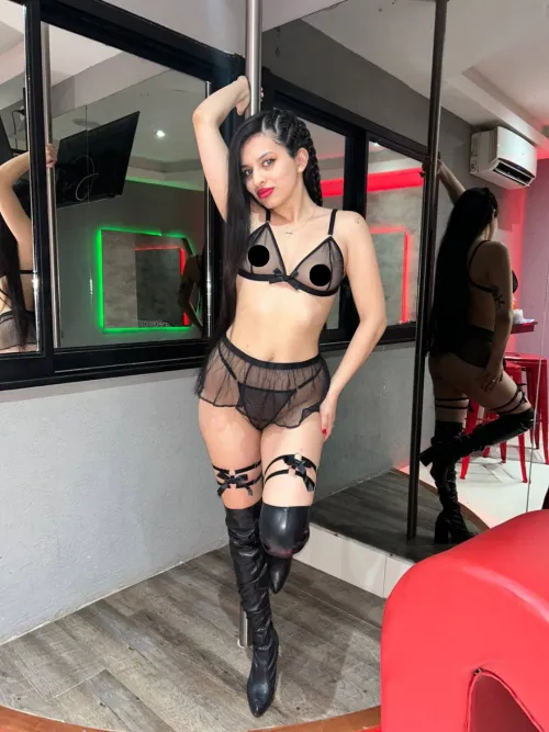 Thumbnail Labiosrojos21's Make You Fall in Love - A Tempting Journey
