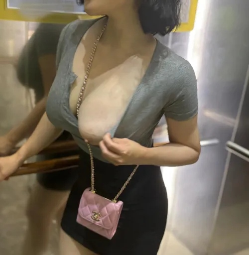 Thumbnail Elevator Encounters: Velvet_Hadley's AsianHotties Tale