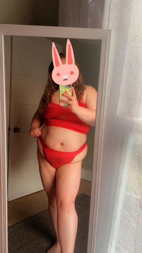 Thumbnail Admiring Red: Beauty Appreciation in BBW_Chubby Realm by glittergirl618