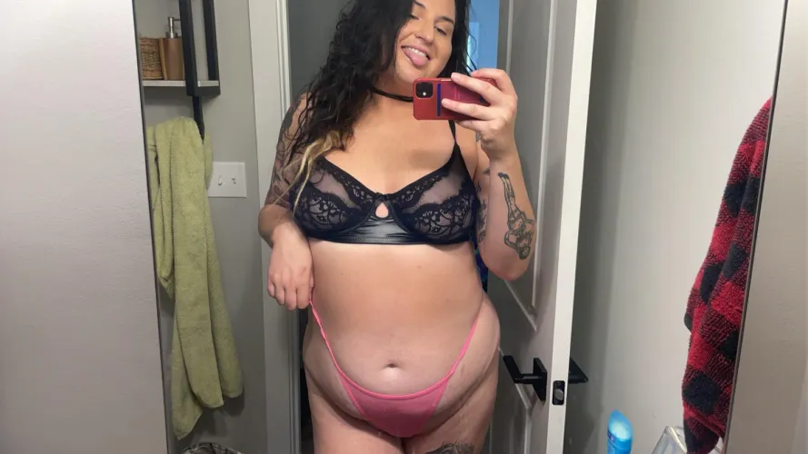 Thumbnail Thong Tales: Kelsbaby77's Stylish Choice