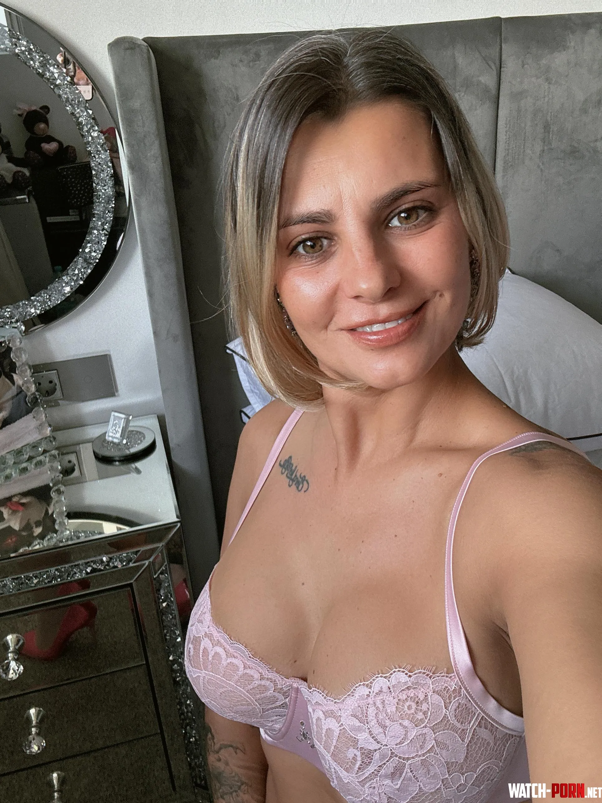 i hope a mature woman can turn you on by StreetGlassShower