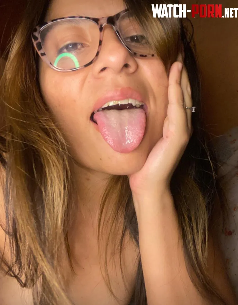 I need a friend to play with  by Missmisslove25