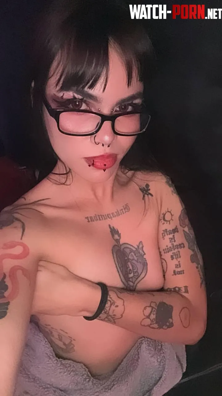 Wanna get some fun with this goth girl misslysadesire Onlyfans by misslysad