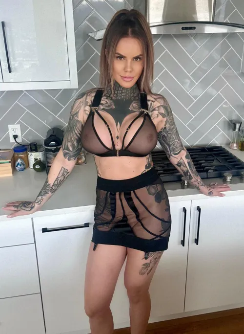 Thumbnail JadeandJayce's Provocative Gaze: A PunkGirl's Allure Unveiled