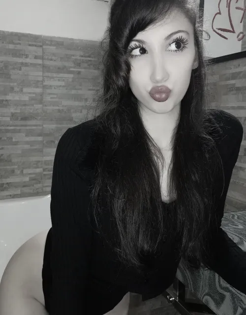 Thumbnail Sweet Dreams: winding down with n1blum on OnlyFans101