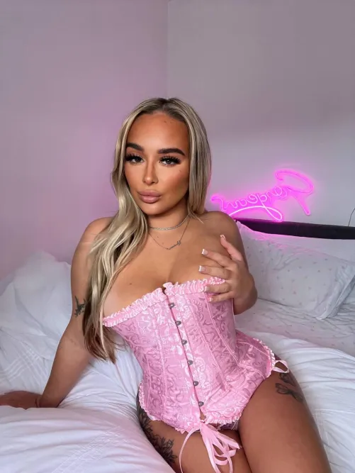 Thumbnail Dressed to Impress: voluptuousmargo's Stunning Transformation on OnlyFans101