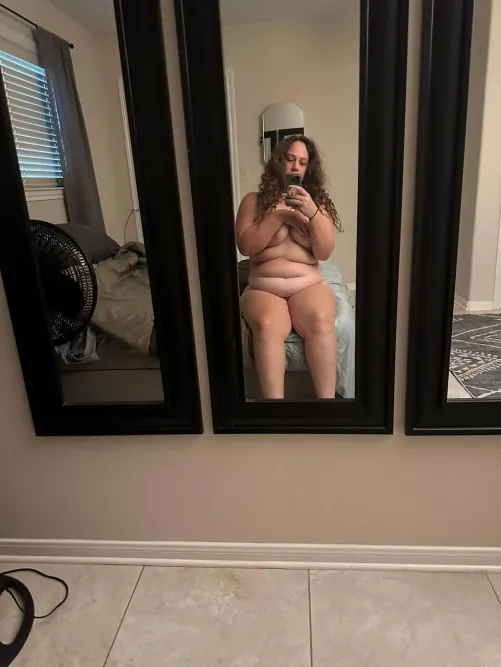 Thumbnail Returning Home After a Busy Day: A Nude Selfie by lucshe8