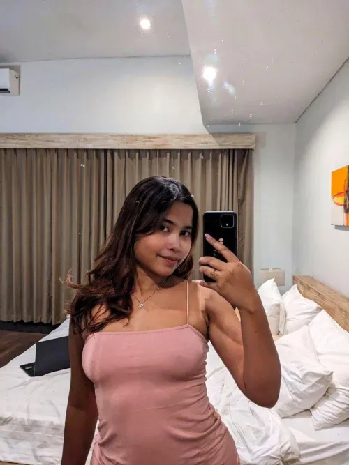 Thumbnail Simple Mirror, Good Lighting - 18-Year-Old's Best Friend by RoseyMommyy