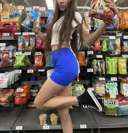 Thumbnail Meet Rae - Your Gym Crush Offering Free OnlyFans Content