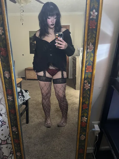 Thumbnail Nightmxree Reflects: Uncovering Difficulty in Mirror Selfies