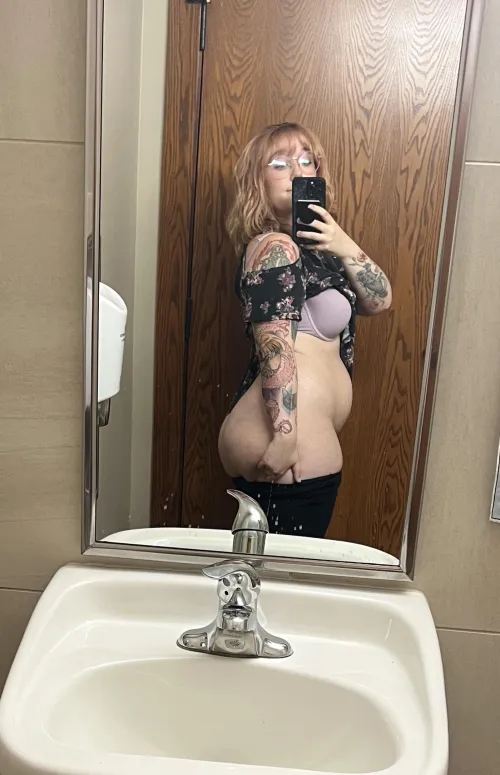 Thumbnail Workplace Fantasies: Come Enjoy me | Glitteringworm78