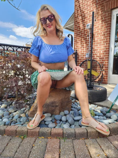 Thumbnail Mrs_Englewood's Daring Act: Flashing my pussy in the wild see if anyone notices