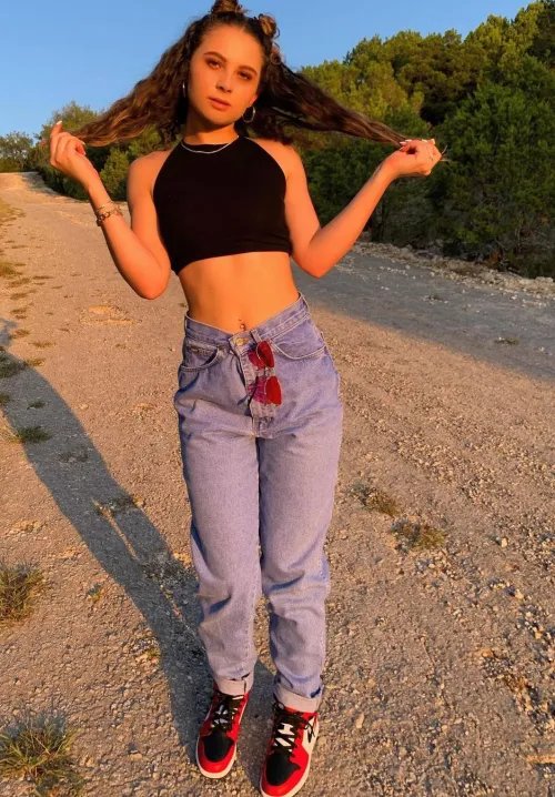 Thumbnail Life in Crop Tops: A Fun Fashion Statement | LuckyDust2024