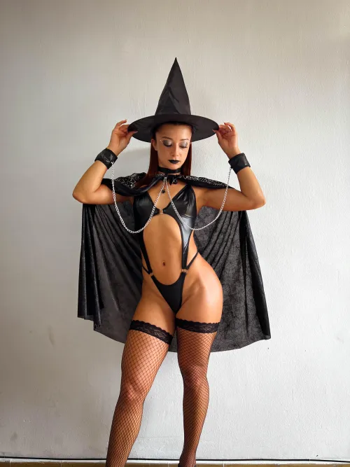 Thumbnail HoneyBunnBoo's Spooktacular Halloween Look