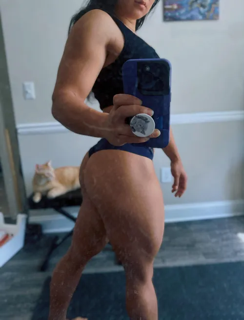 Thumbnail traps_queen Reflects on Clarity Despite a Dirty Mirror in ThickFit
