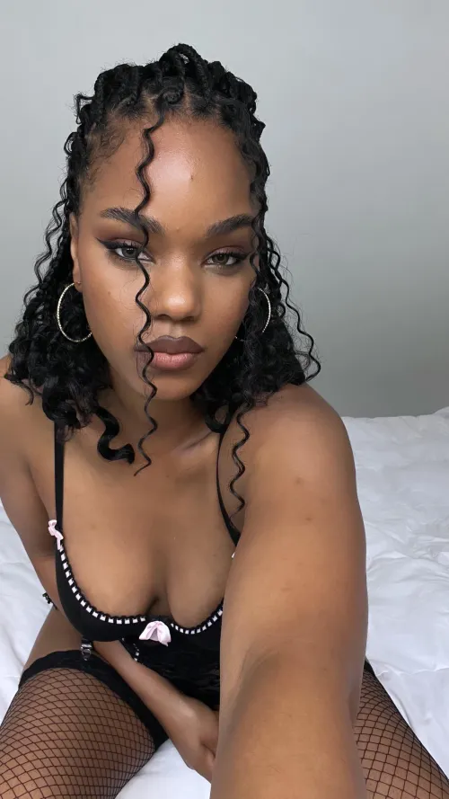 Thumbnail Welcome to My World: ATHXXFR Invites You into the Frenchmaid Realm
