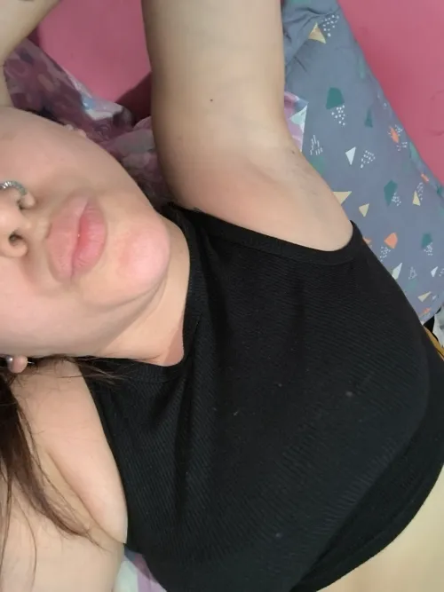 Thumbnail A Natural Scent: Sexy Armpits Without Deodorant