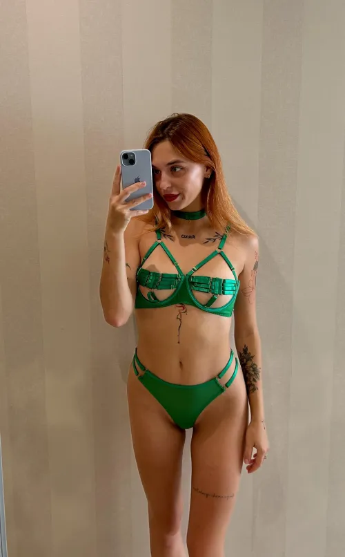 Thumbnail Redheaded Beauty in MirrorSelfie by LoveSweetKitty