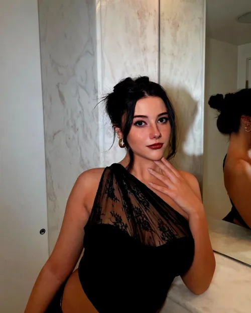 Thumbnail Melodic_Maven: Discover the Temptation of Soft Skin in Pantyhose
