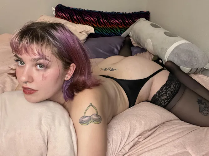 Thumbnail Free and Comfortable: No Undies with Tights Confessions by Curveycourtney