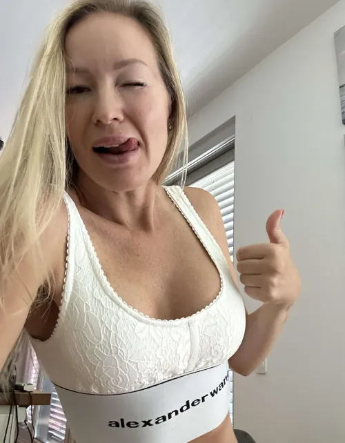 Thumbnail _LUNA_angel is Head Over Heels for a Cute Top