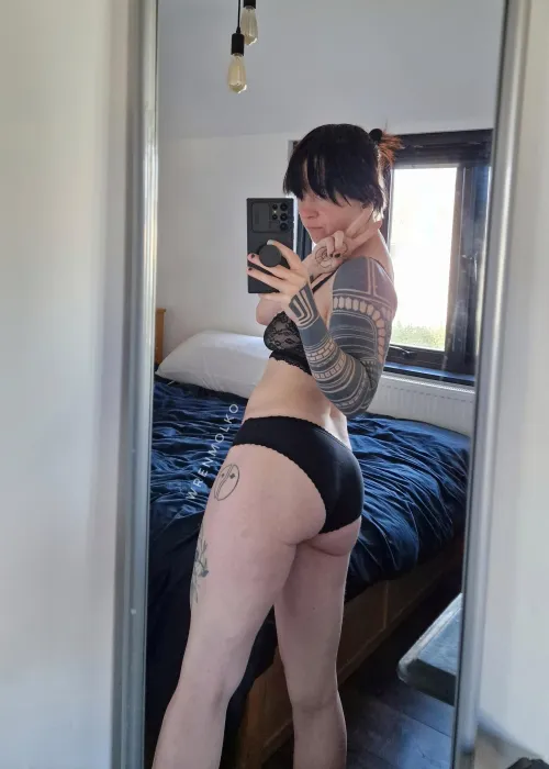 Thumbnail Thick and Strong Thighs: A Power Statement by mistermissus86