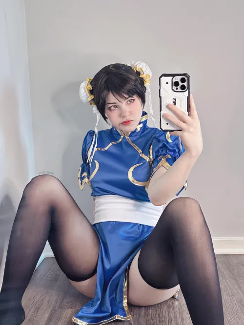 Thumbnail Chun-Li Cosplay: Powerful Presence by Emfoxpng
