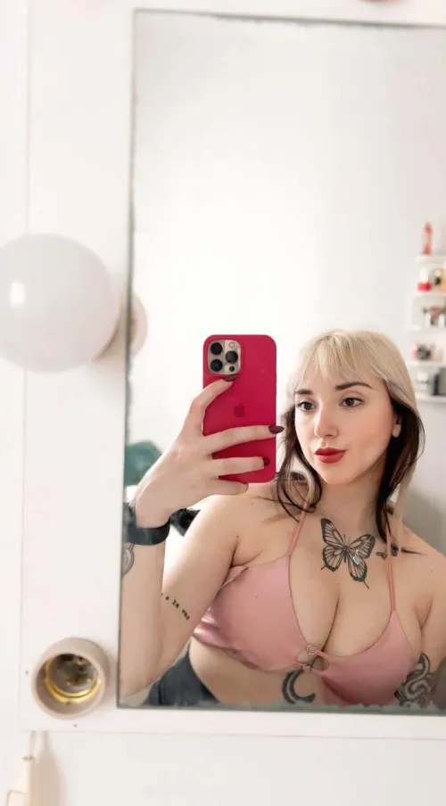 Thumbnail LolaPinking: Today's Mirror Selfie Unveiled