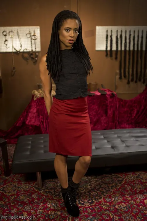 Thumbnail Kira Noir: Exuding Elegance in the ClassyPornstars Realm